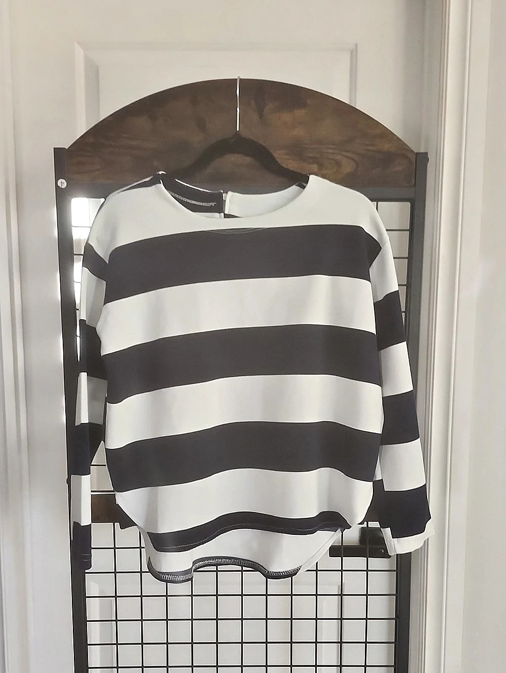 Top in Navy & White